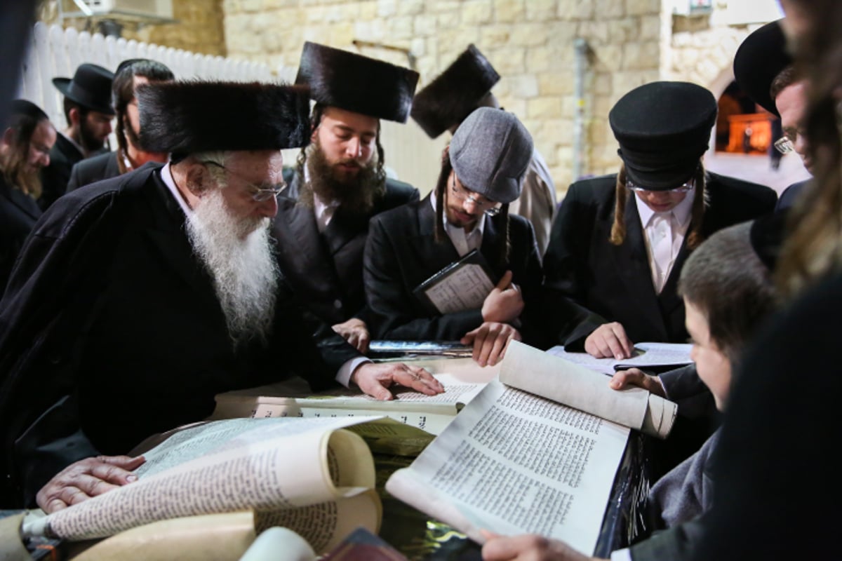 חגיגות פורים בציון הרשב"י במירון • צפו