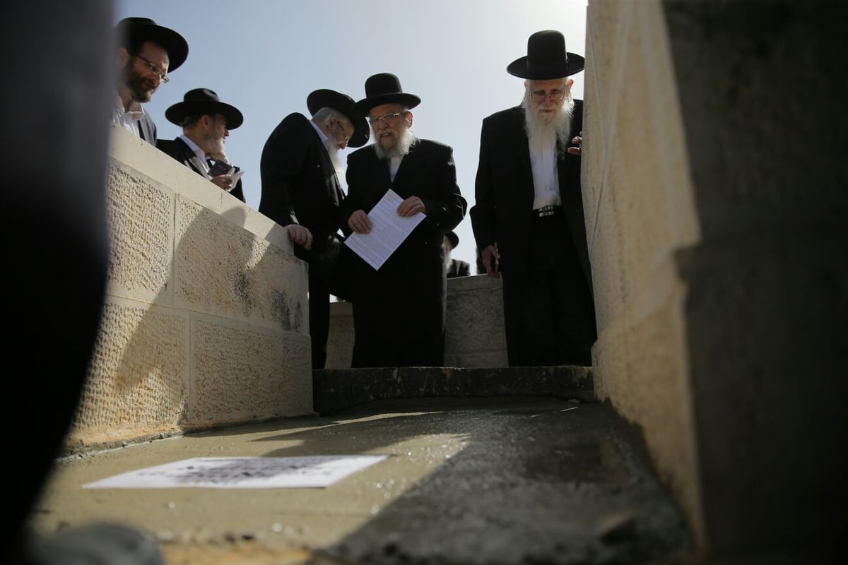 העלייה לקברו של הגר"ש אוירבך זצ"ל • צפו