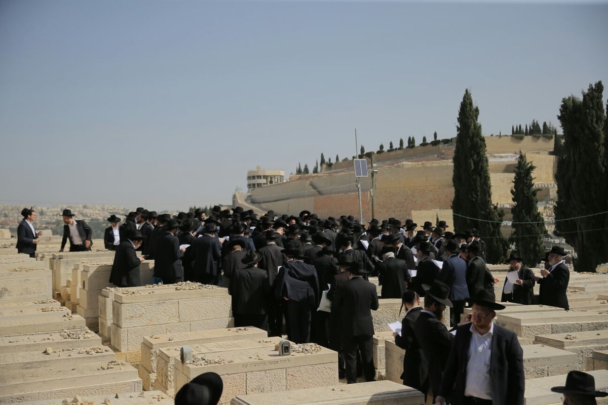 העלייה לקברו של הגר"ש אוירבך זצ"ל • צפו