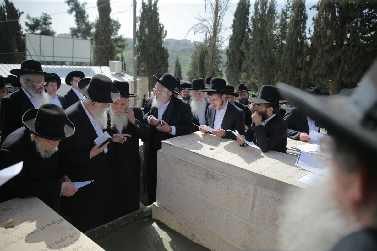 העלייה לקברו של הגר"ש אוירבך זצ"ל • צפו