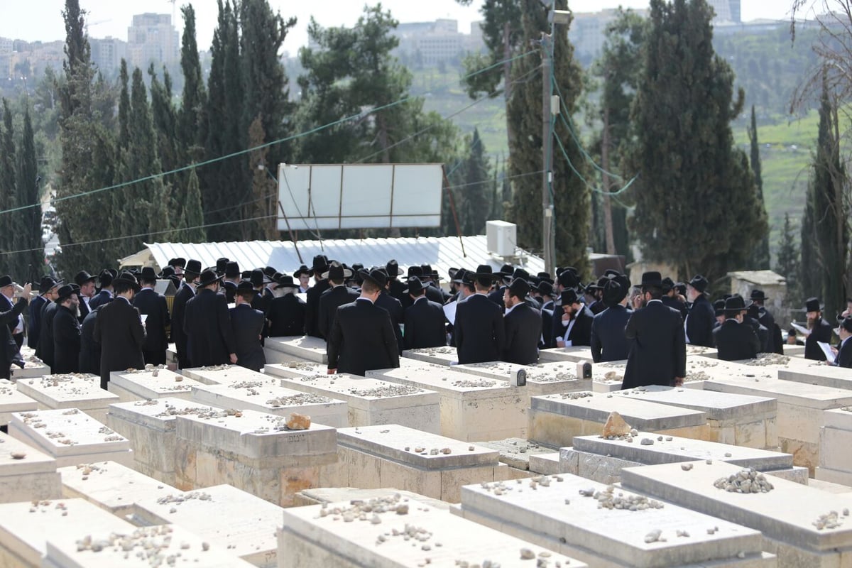 העלייה לקברו של הגר"ש אוירבך זצ"ל • צפו