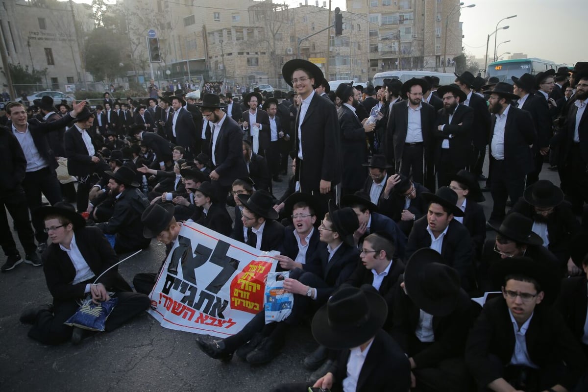 מפגיני 'הפלג' חסמו את ירושלים; המשטרה פינתה בכוח