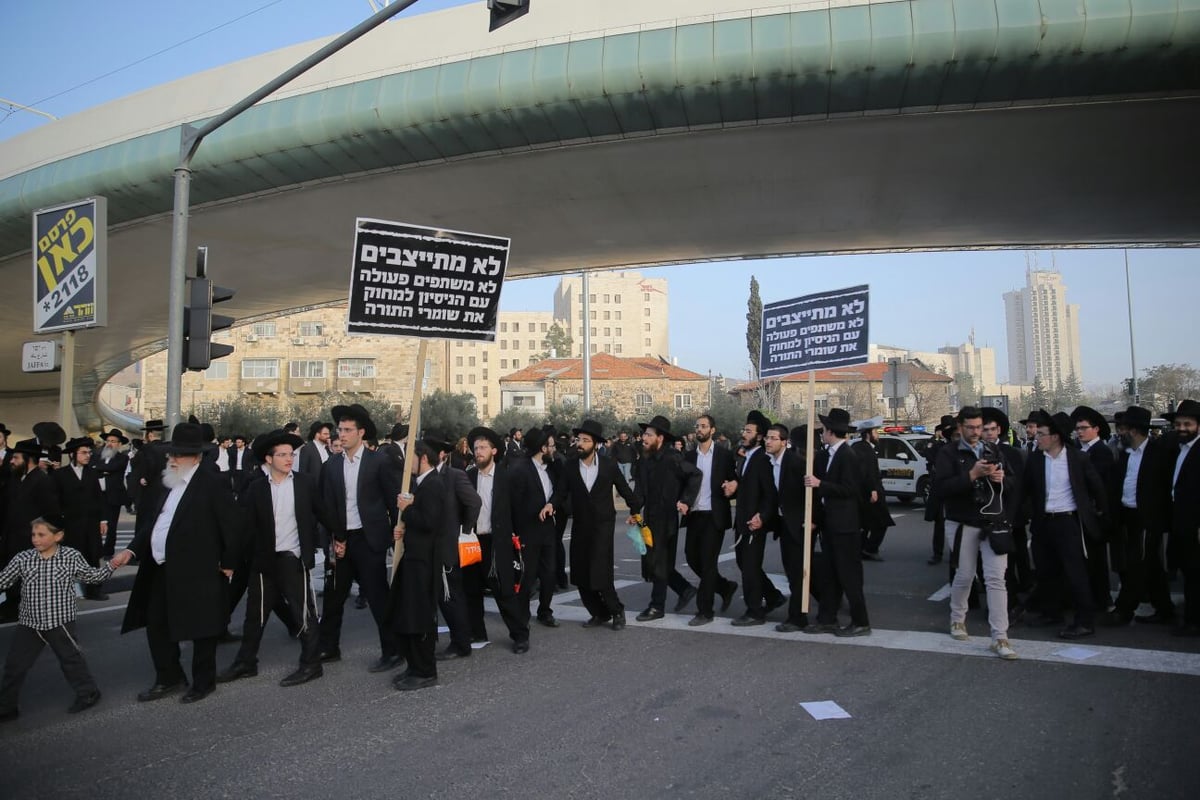 מפגיני 'הפלג' חסמו את ירושלים; המשטרה פינתה בכוח