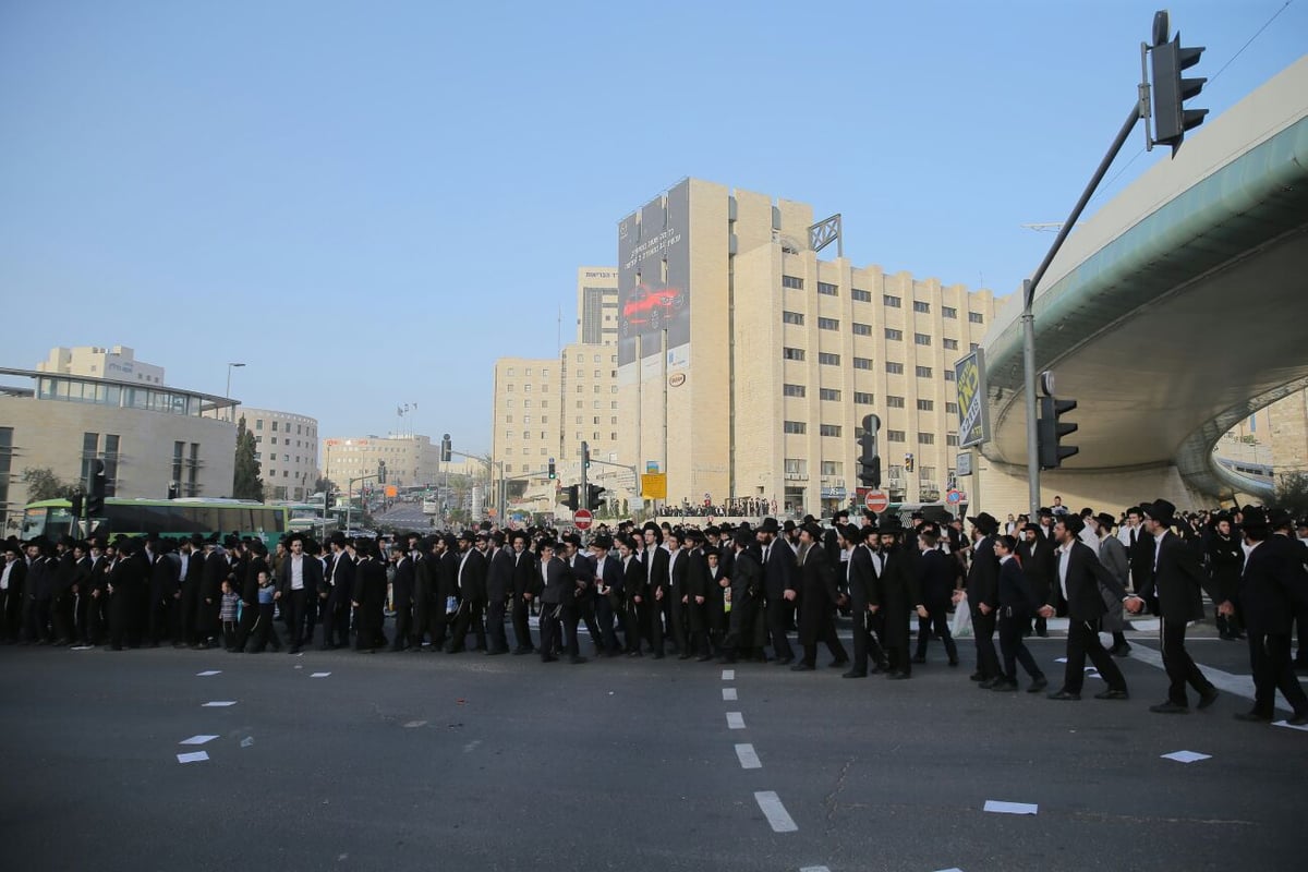 מפגיני 'הפלג' חסמו את ירושלים; המשטרה פינתה בכוח