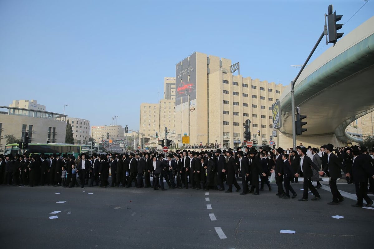 מפגיני 'הפלג' חסמו את ירושלים; המשטרה פינתה בכוח