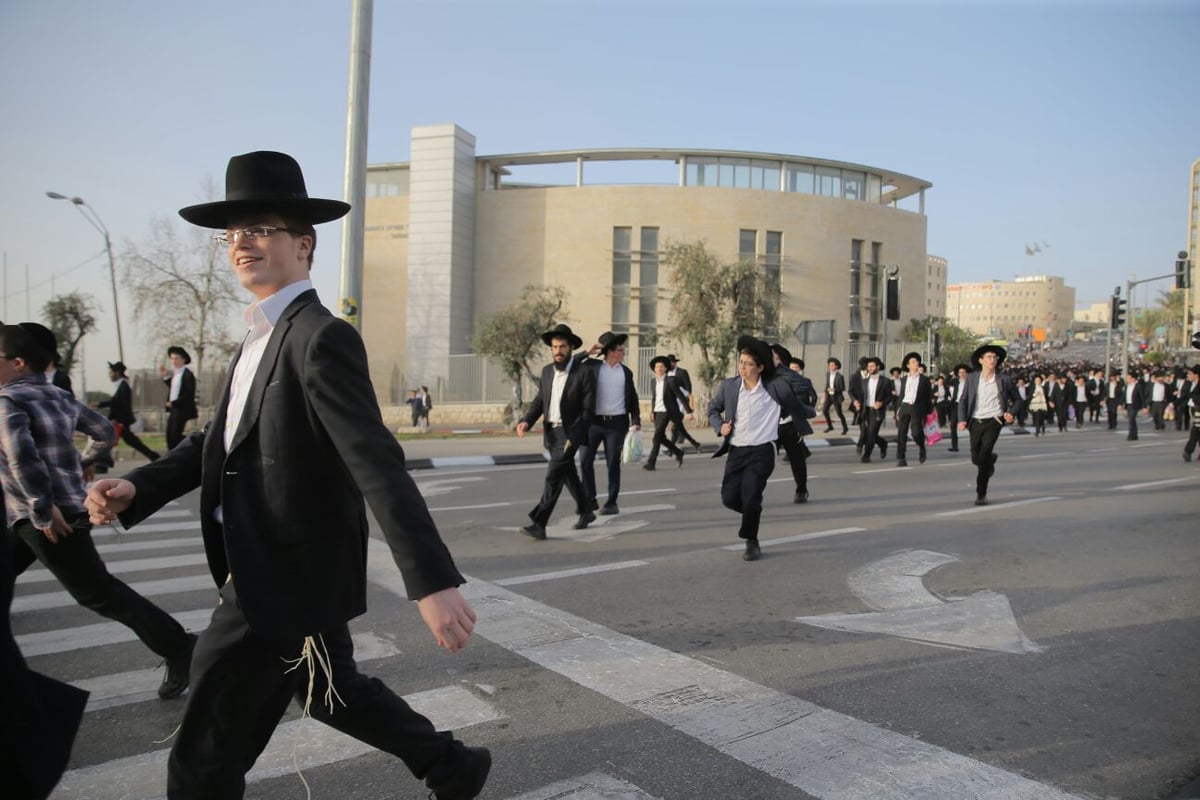 מפגיני 'הפלג' חסמו את ירושלים; המשטרה פינתה בכוח