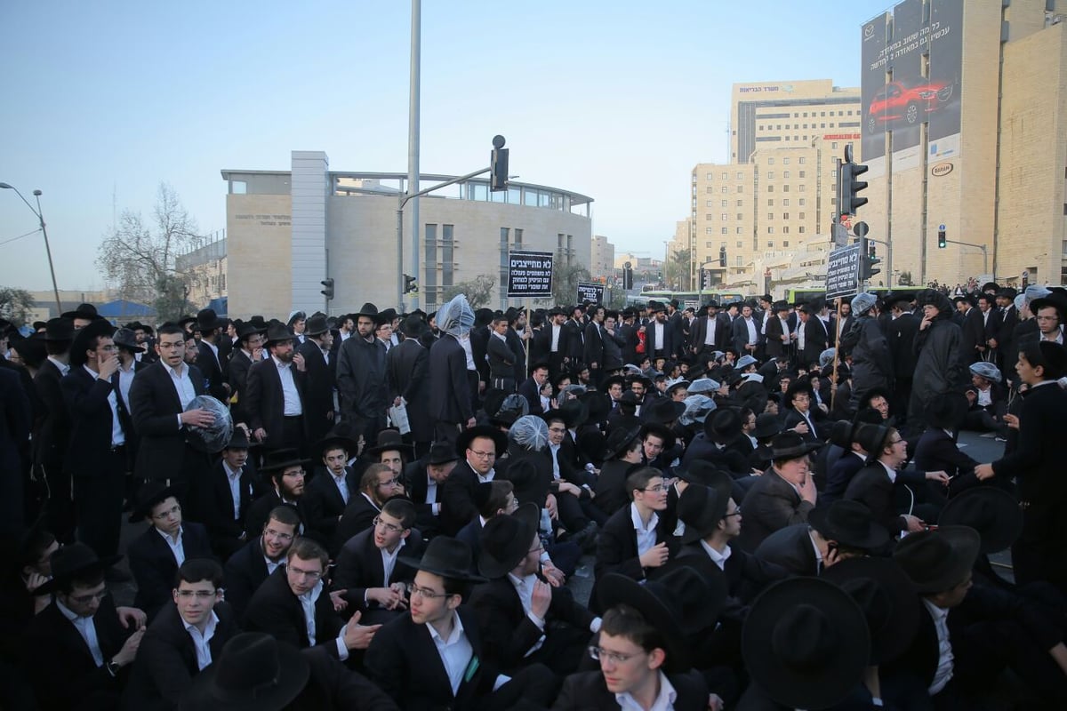 מפגיני 'הפלג' חסמו את ירושלים; המשטרה פינתה בכוח