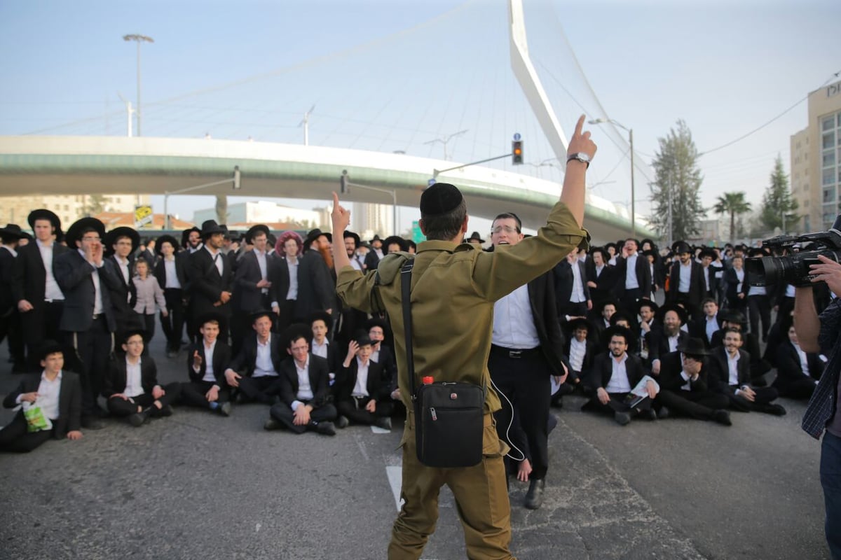 מפגיני 'הפלג' חסמו את ירושלים; המשטרה פינתה בכוח