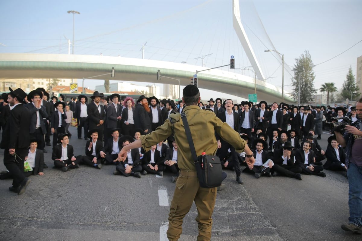 מפגיני 'הפלג' חסמו את ירושלים; המשטרה פינתה בכוח