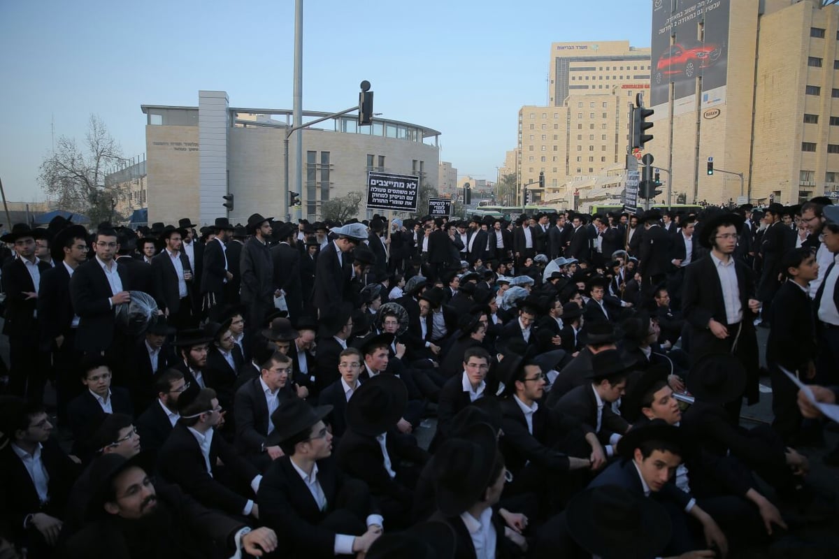 מפגיני 'הפלג' חסמו את ירושלים; המשטרה פינתה בכוח