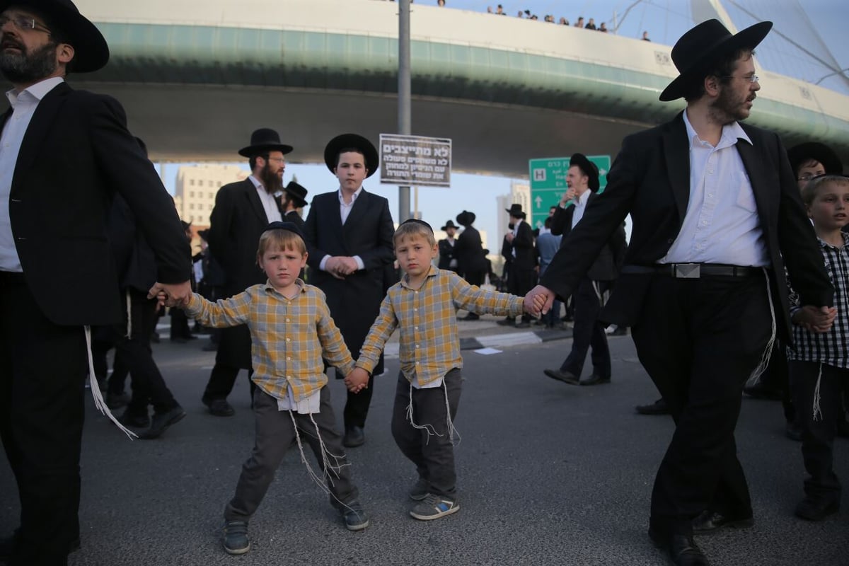 מפגיני 'הפלג' חסמו את ירושלים; המשטרה פינתה בכוח