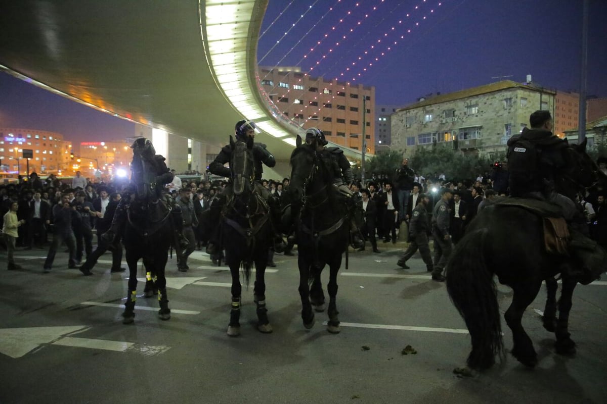 מפגיני 'הפלג' חסמו את ירושלים; המשטרה פינתה בכוח