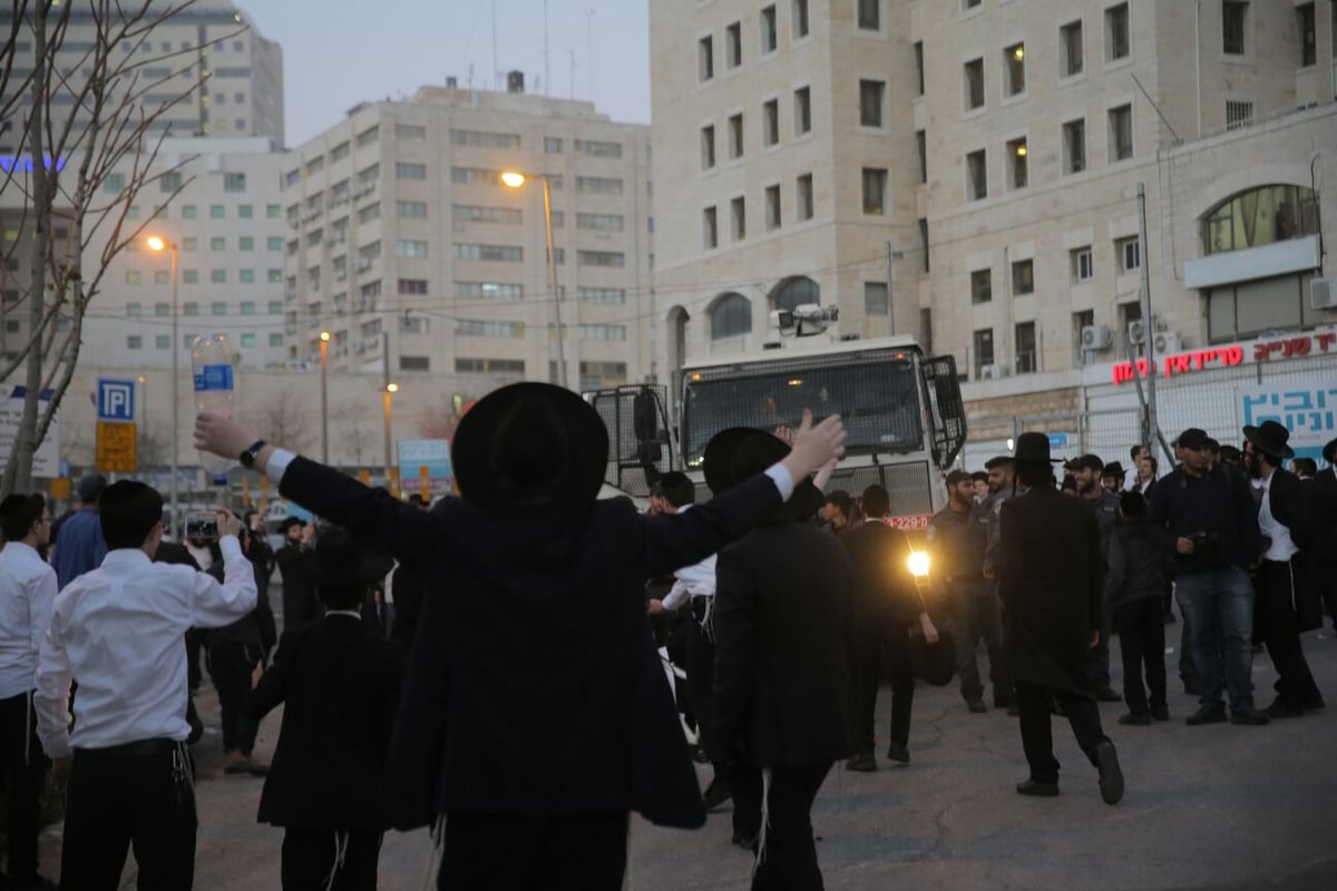 מפגיני 'הפלג' חסמו את ירושלים; המשטרה פינתה בכוח