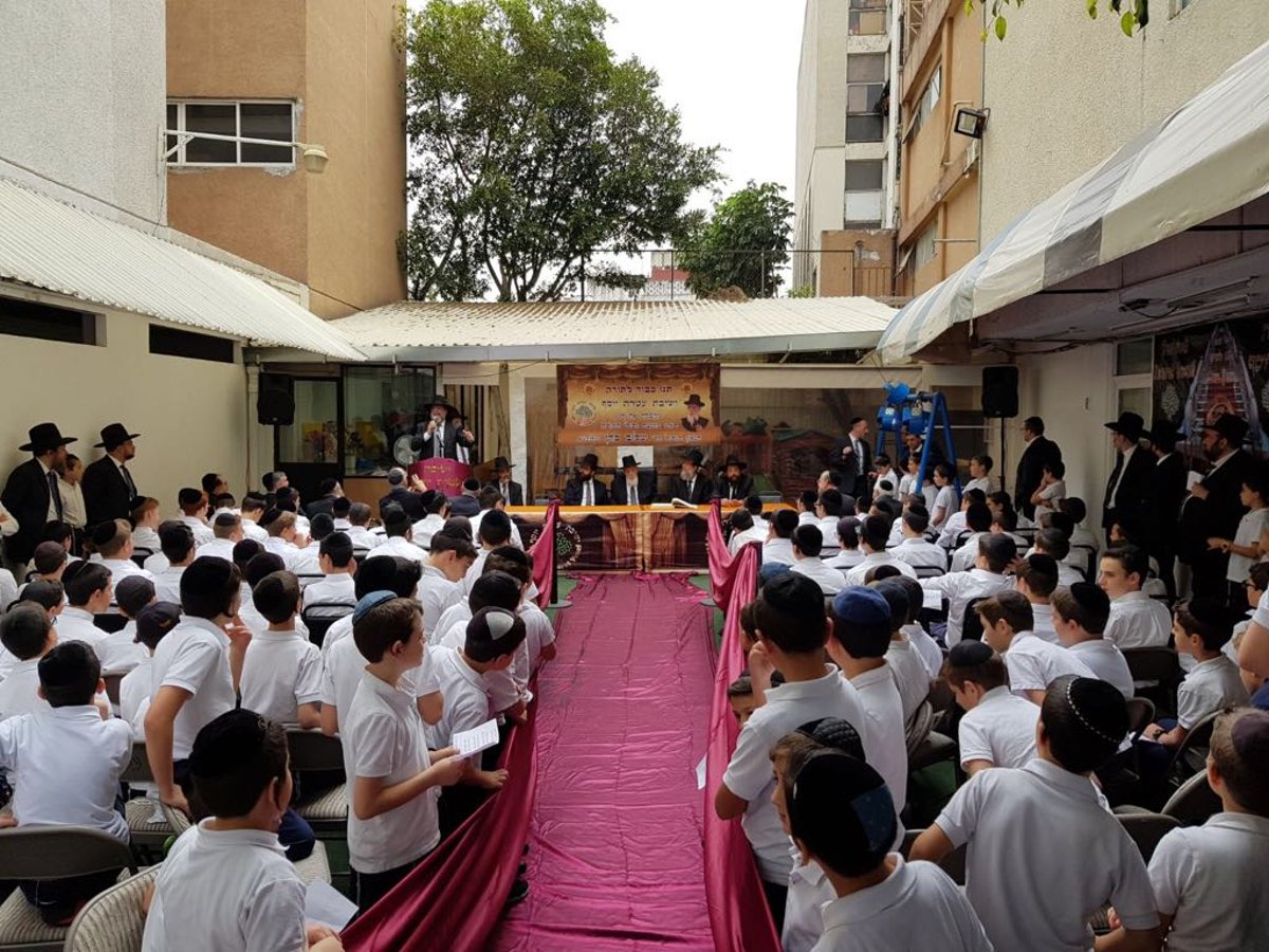 צפו: ילדי מקסיקו בשירה לנשיא המועצת הגר"ש כהן