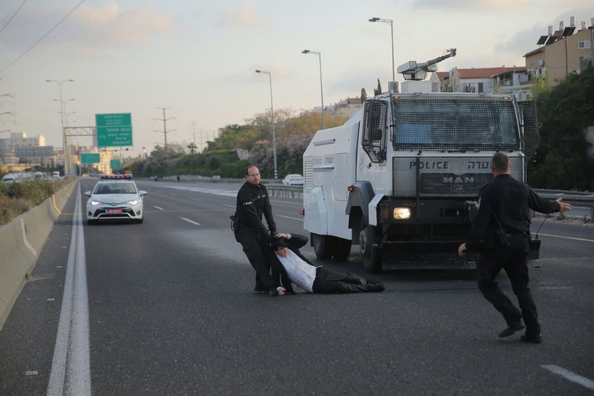 הפגנת הפלג הירושלמי בב"ב  • גלרית סיכום