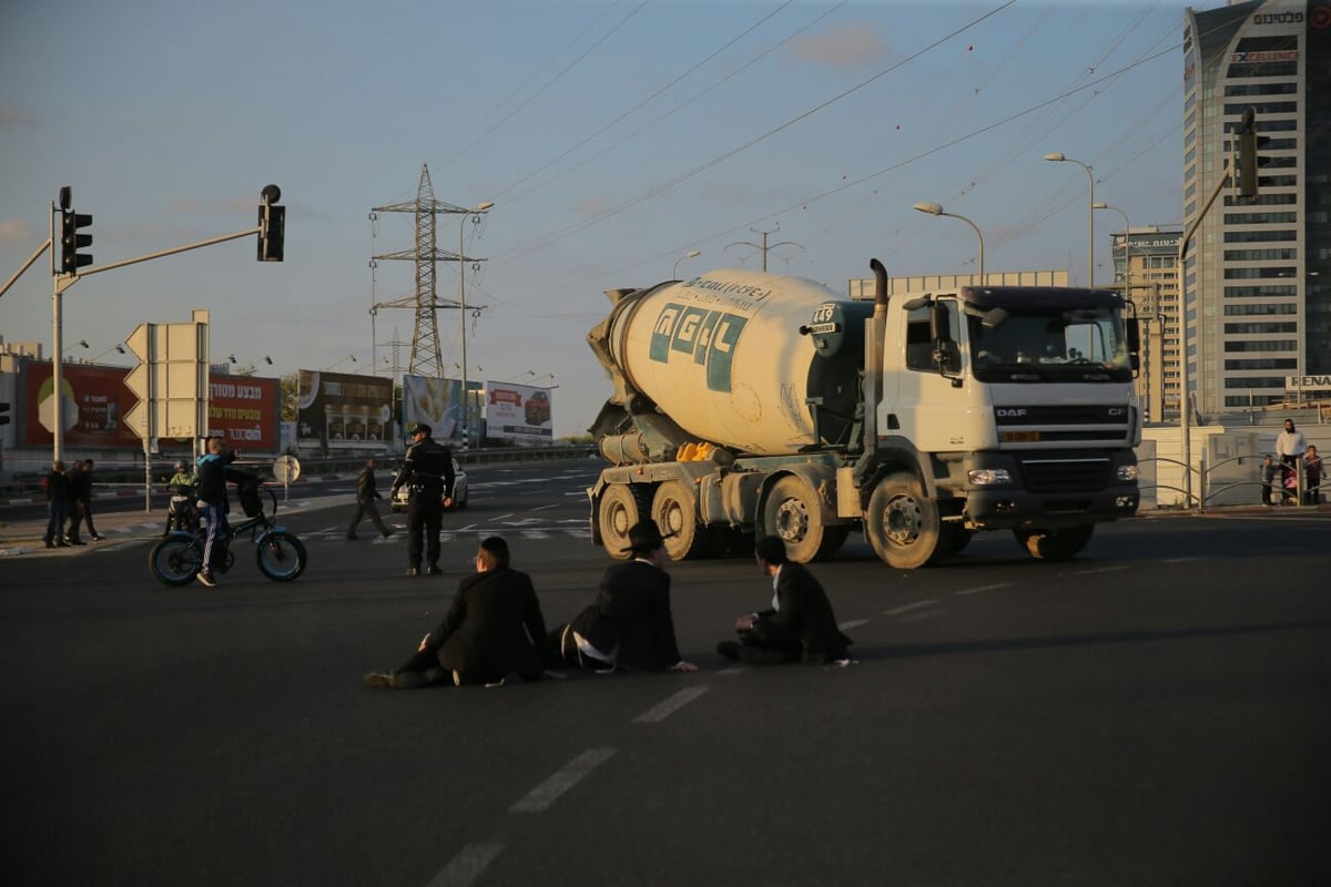 הפגנת הפלג הירושלמי בב"ב  • גלרית סיכום