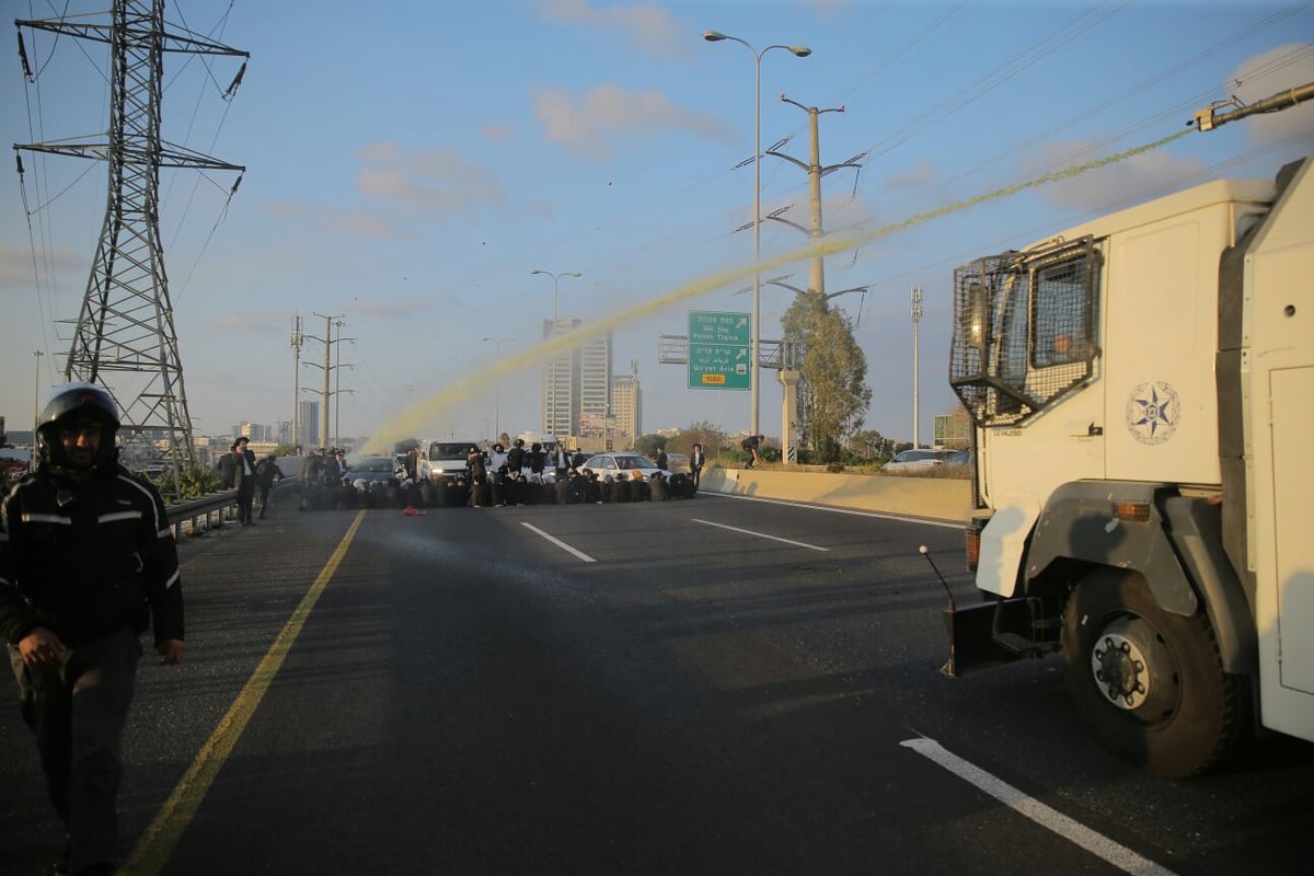 הפגנת הפלג הירושלמי בב"ב  • גלרית סיכום