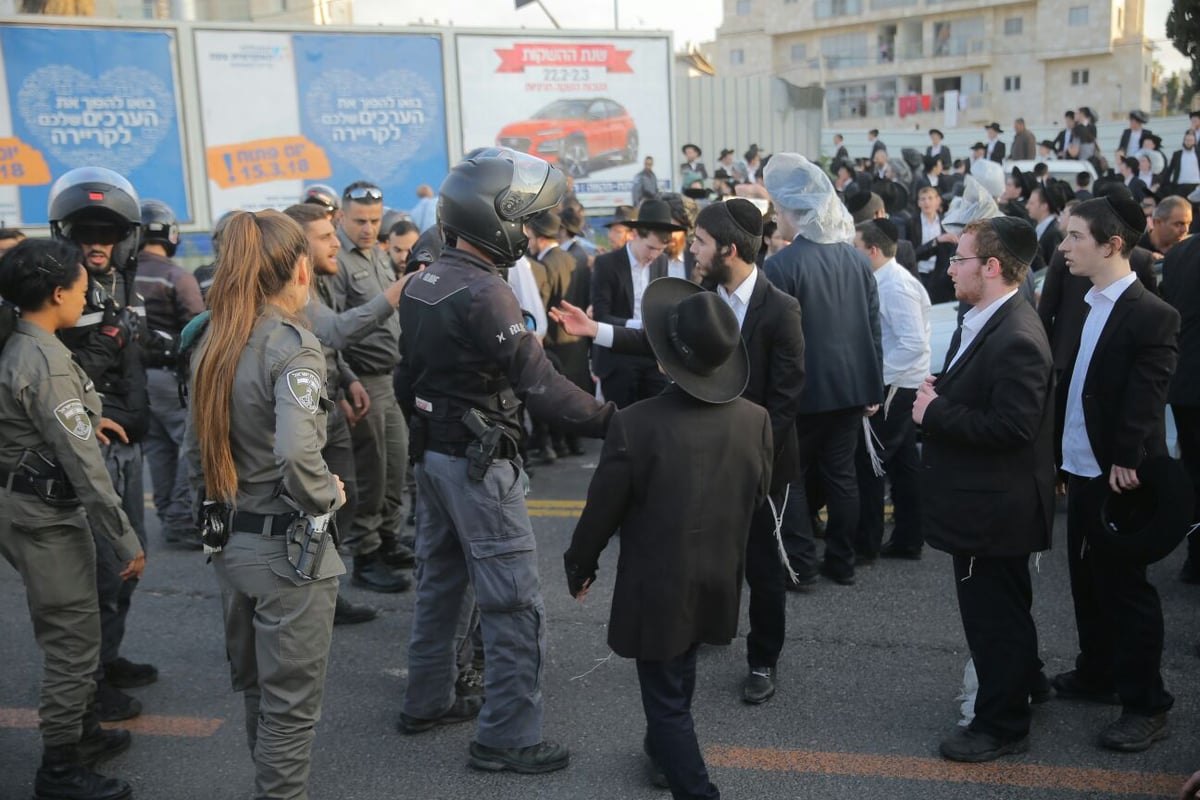 הפגנת הפלג הירושלמי בב"ב  • גלרית סיכום