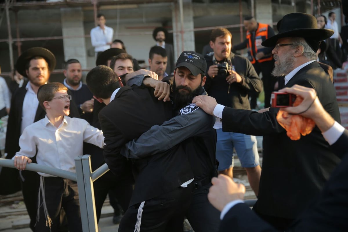 הפגנת הפלג הירושלמי בב"ב  • גלרית סיכום