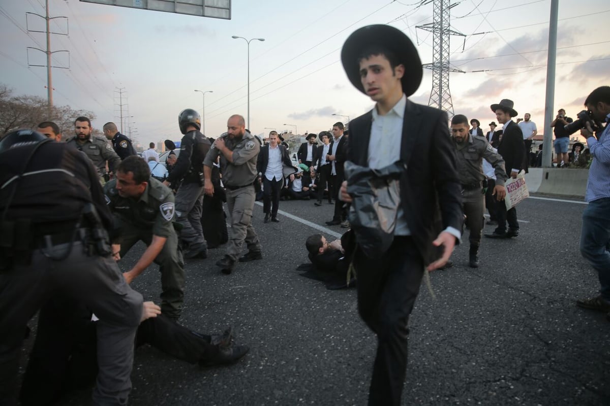 הפגנת הפלג הירושלמי בב"ב  • גלרית סיכום