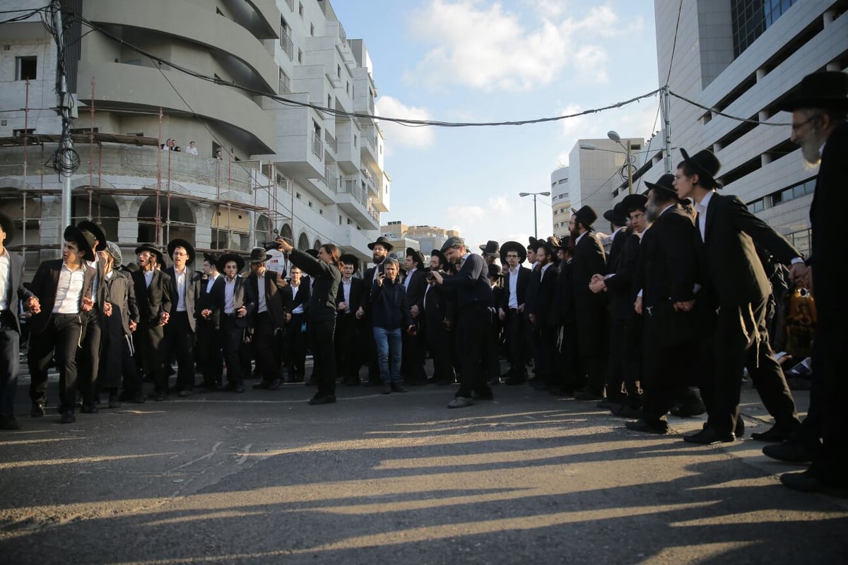 הפגנת הפלג הירושלמי בב"ב  • גלרית סיכום