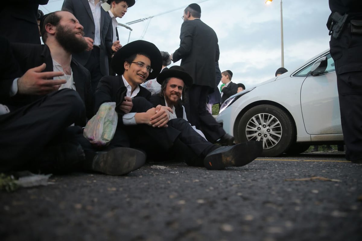 הפגנת הפלג הירושלמי בב"ב  • גלרית סיכום