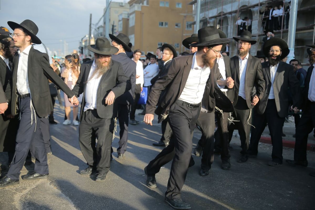 הפגנת הפלג הירושלמי בב"ב  • גלרית סיכום