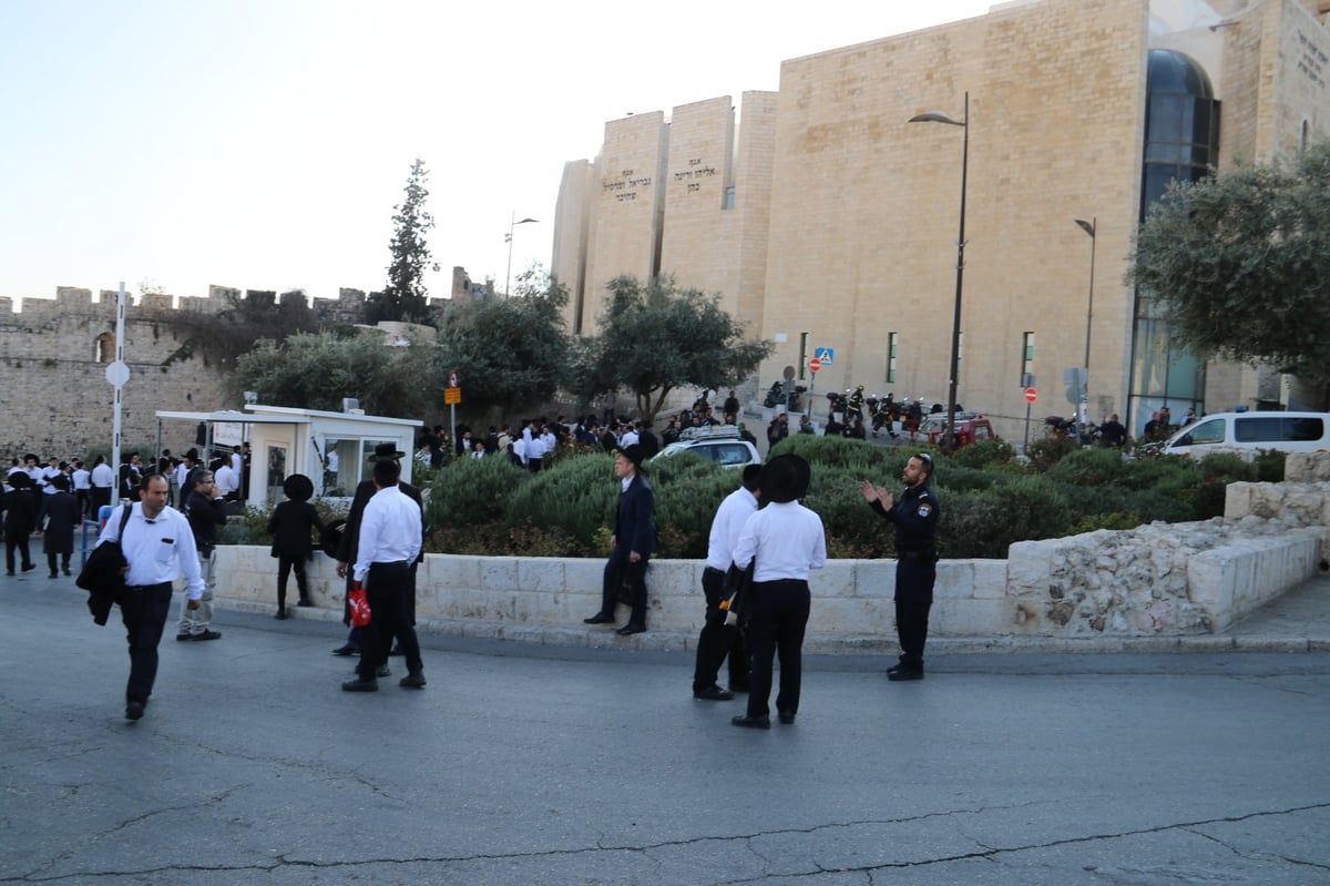 ירושלים: שריפה פרצה בישיבת 'פורת יוסף' בעיר העתיקה