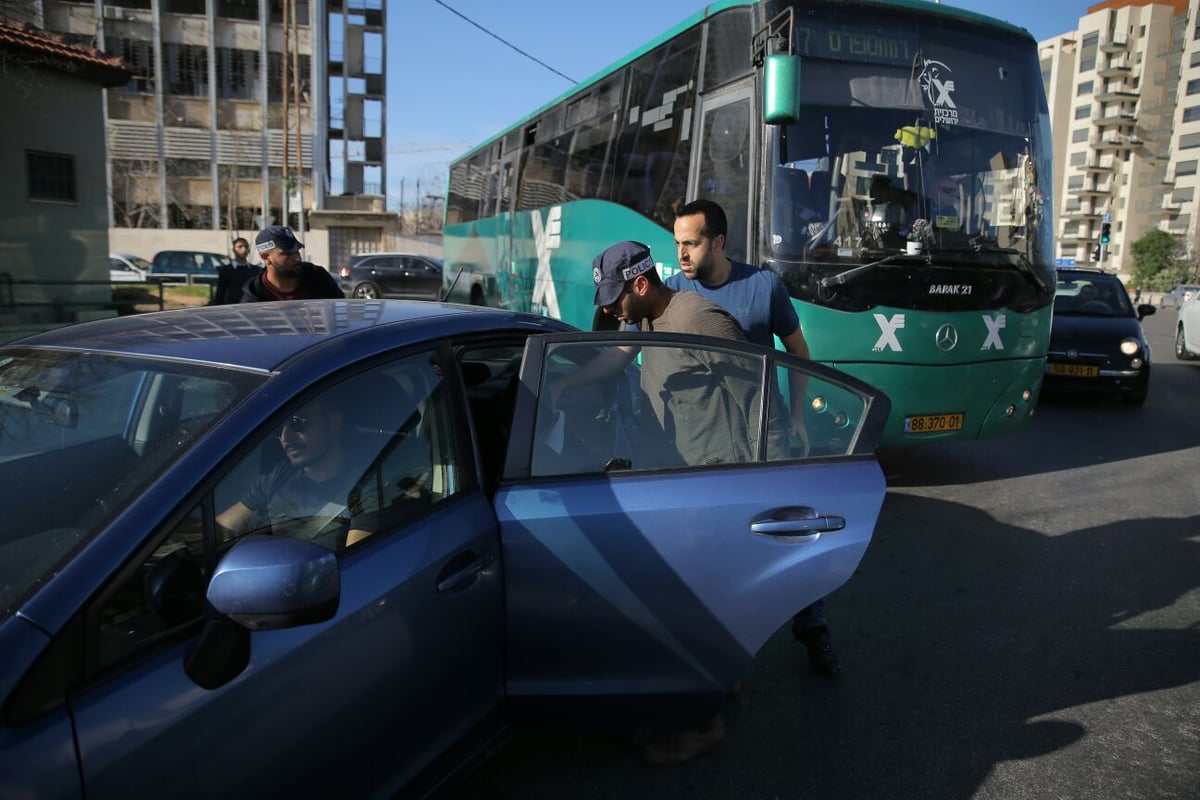 הפגין מול ביתו של מאיר פרוש ונעצר בגין פרשיות קודמות