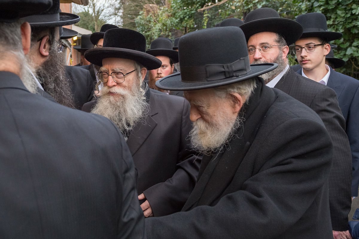 לונדון: אדמו"רים ורבנים בדינר לכולל • צפו