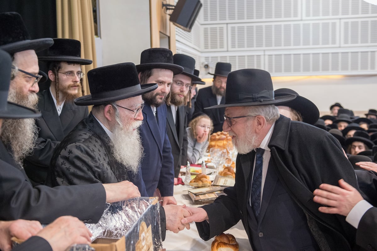 לונדון: אדמו"רים ורבנים בדינר לכולל • צפו