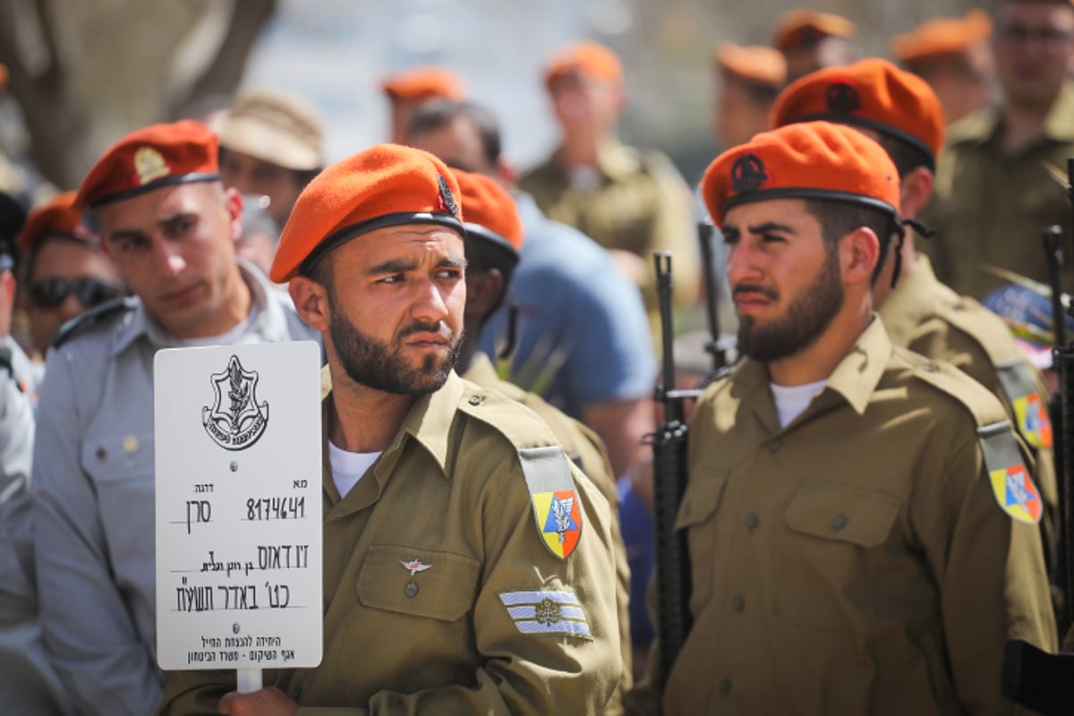 אלפים בהלויית הקצין: "שמע ישראל, למה?" • צפו