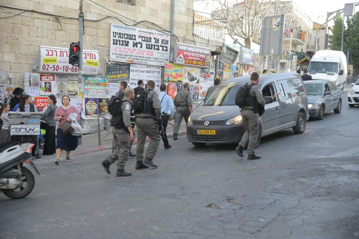 מאה שערים: חוקרי מס הכנסה חזרו בגיבוי המשטרה • צפו