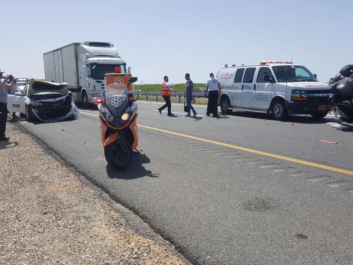 החובש בזירת התאונה בכביש 6: ח"כ ינון אזולאי • צפו