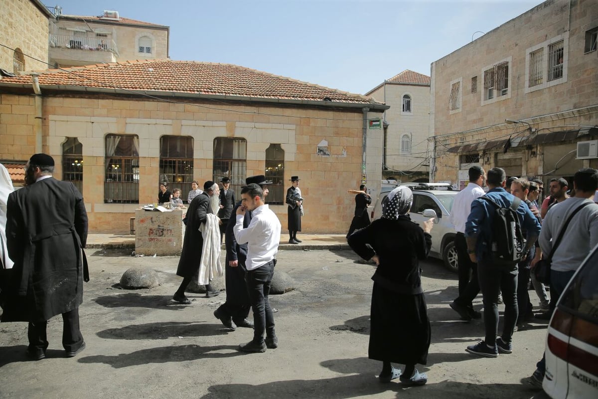 זה מה שקורה כששוטרים מסיירים במאה שערים • צפו