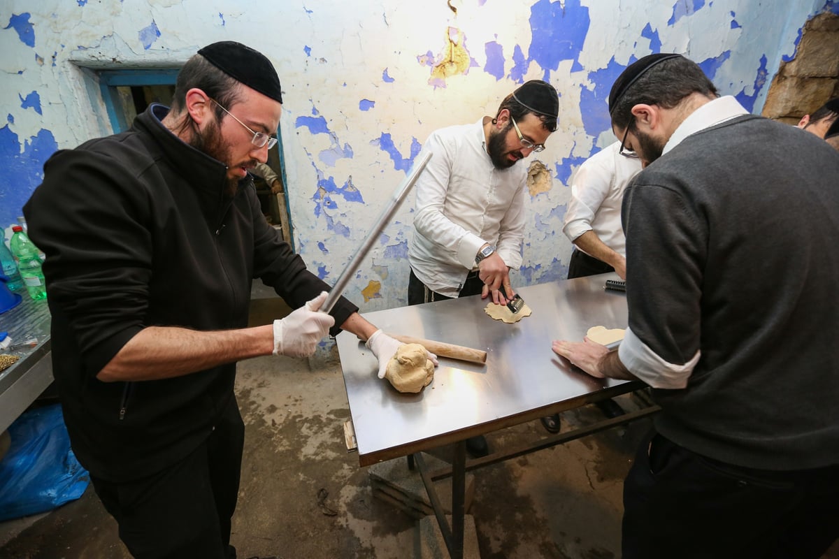 גלריה מרהיבה: כך מכינים מצות בצפת