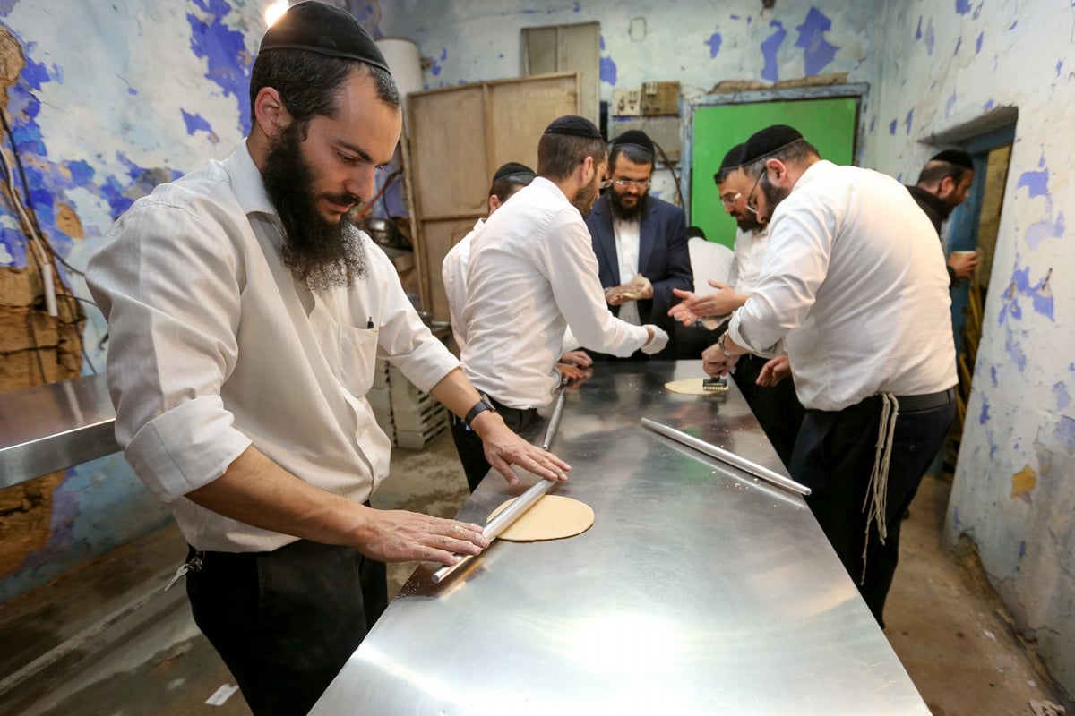 גלריה מרהיבה: כך מכינים מצות בצפת