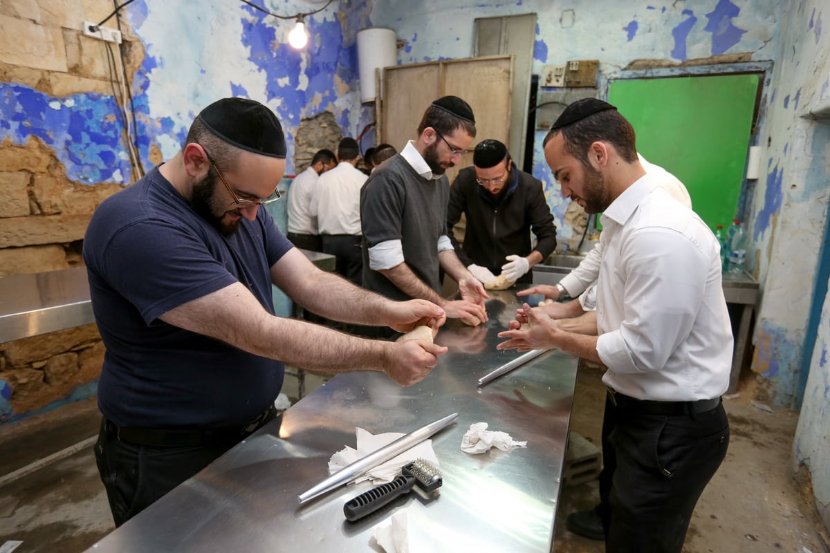 גלריה מרהיבה: כך מכינים מצות בצפת