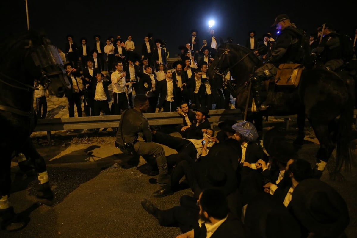 שוטרים: מפגינים מ'הפלג הירושלמי' ריססו עלינו גז מדמיע