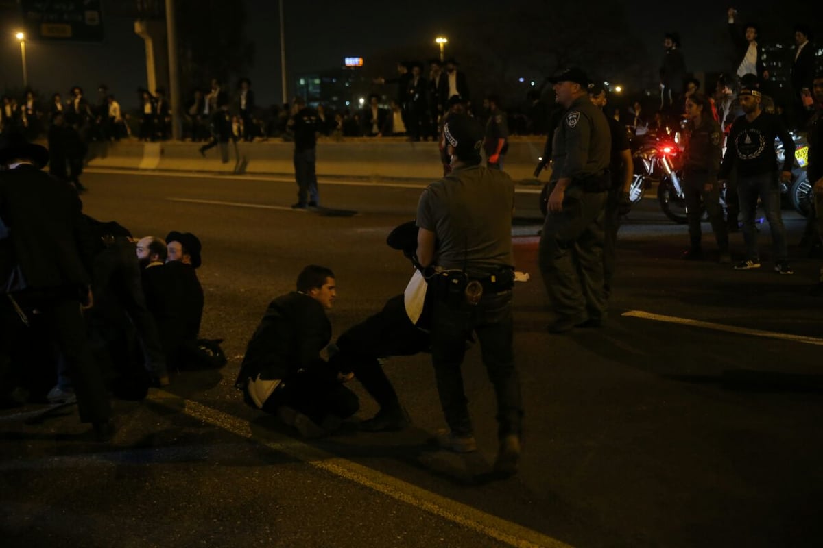 שוטרים: מפגינים מ'הפלג הירושלמי' ריססו עלינו גז מדמיע