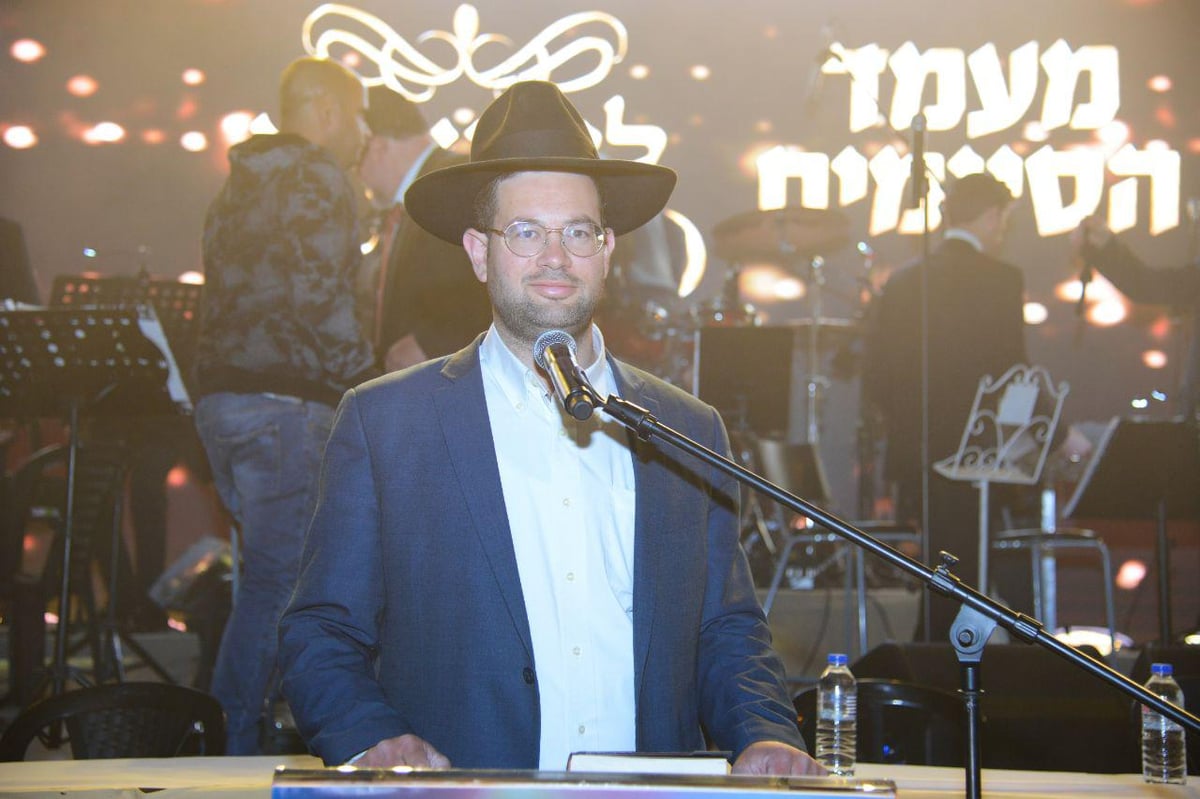 בנו של מרן הגראי"ל שטיינמן זצ"ל צפה במצגת והתרגש