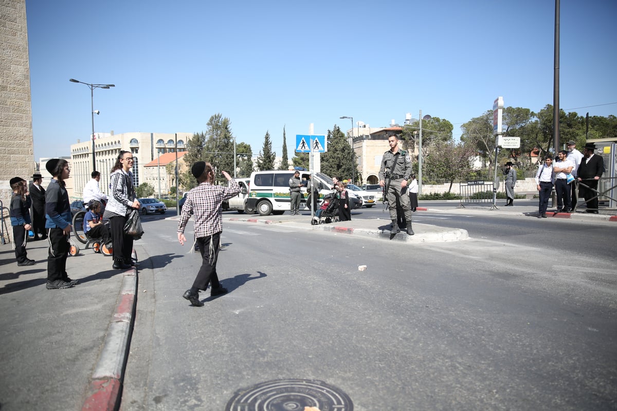 מאה שערים: ה'סמויים' חדרו, הותקפו ועצרו