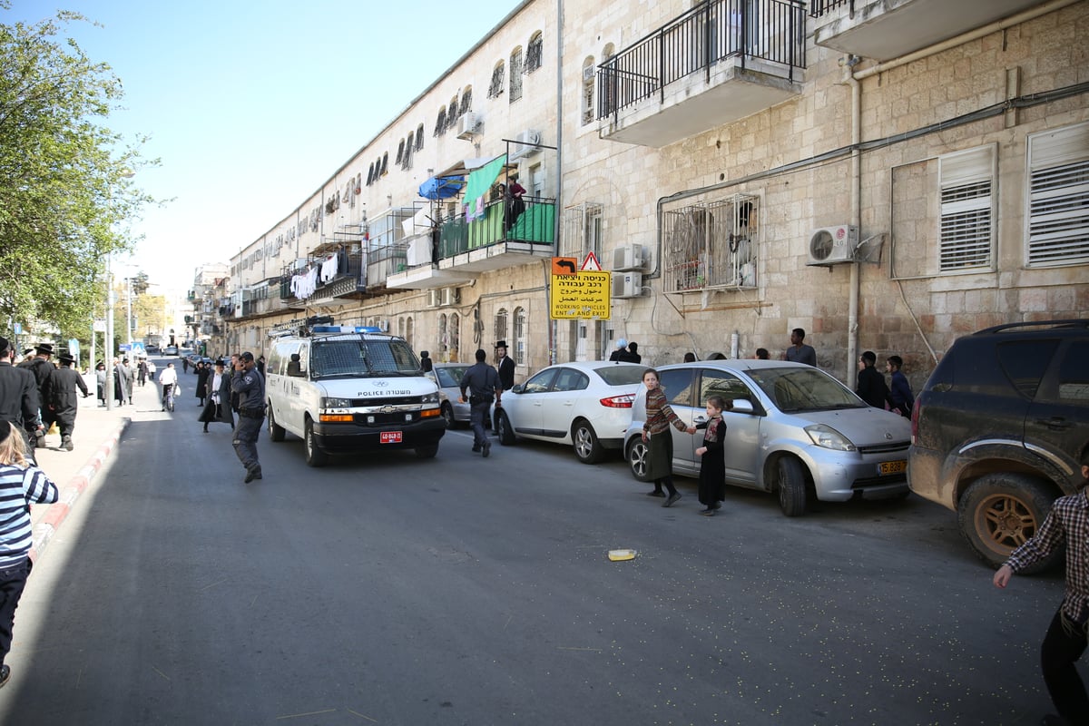 מאה שערים: ה'סמויים' חדרו, הותקפו ועצרו