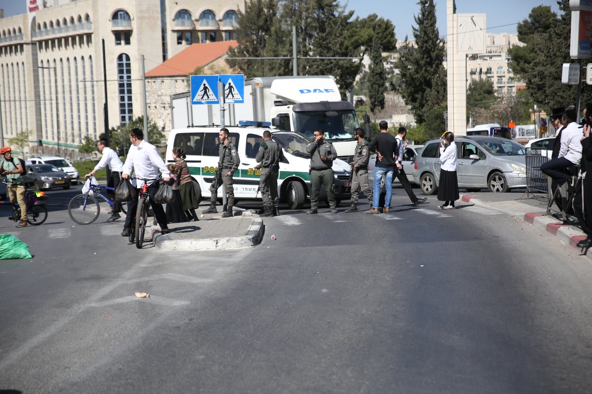 מאה שערים: ה'סמויים' חדרו, הותקפו ועצרו