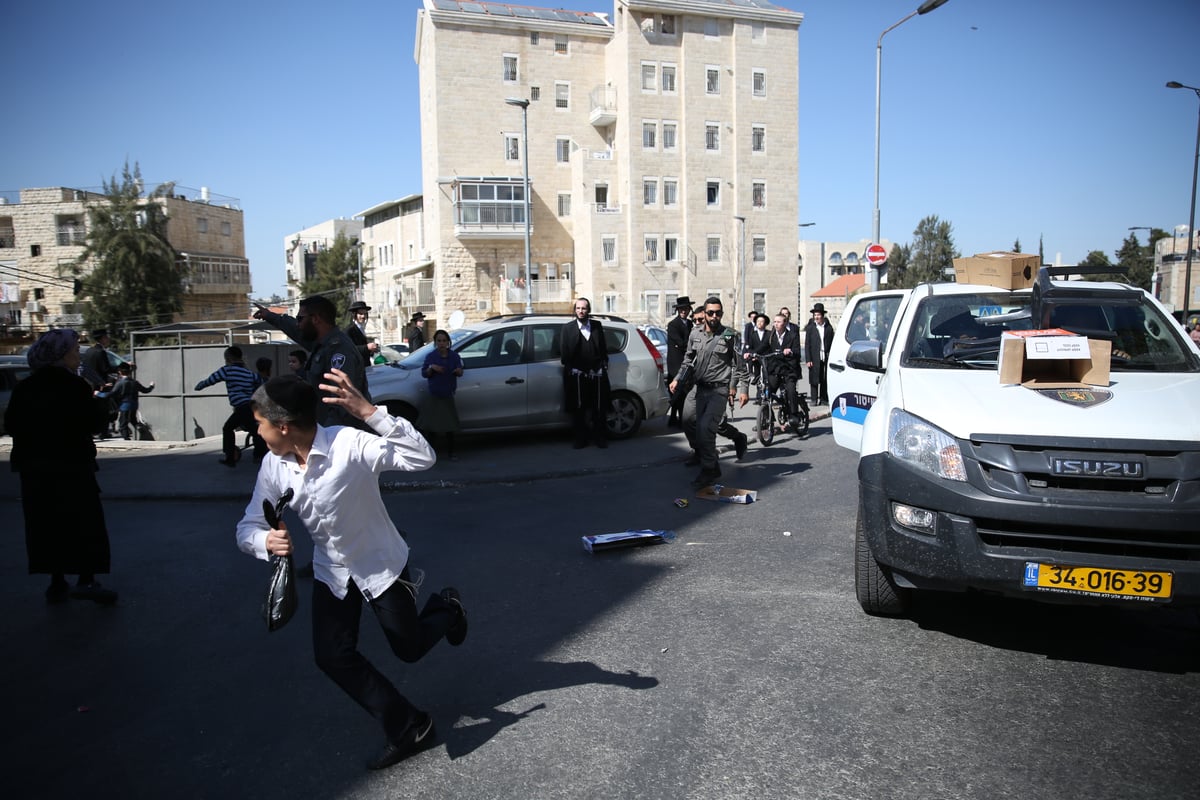 מאה שערים: ה'סמויים' חדרו, הותקפו ועצרו