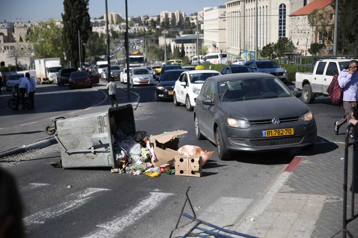 מאה שערים: ה'סמויים' חדרו, הותקפו ועצרו