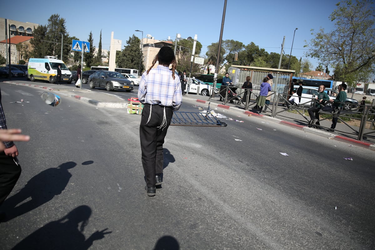 מאה שערים: ה'סמויים' חדרו, הותקפו ועצרו