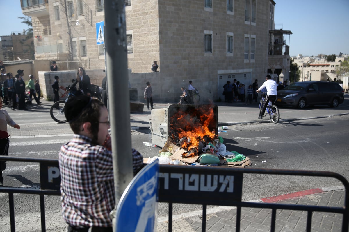 מאה שערים: ה'סמויים' חדרו, הותקפו ועצרו