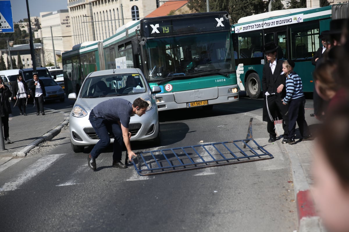 מאה שערים: ה'סמויים' חדרו, הותקפו ועצרו