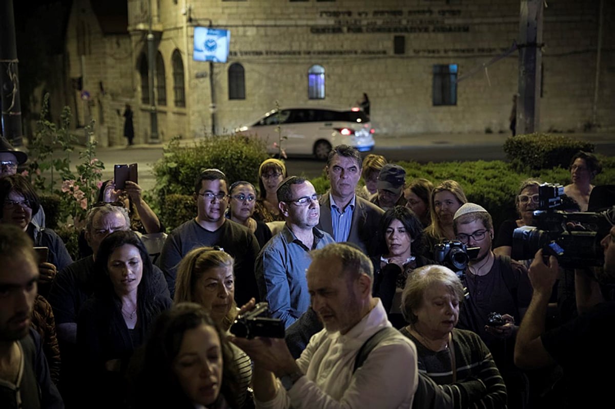 עצרת הזדהות נערכה גם בכיכר פריז בירושלים